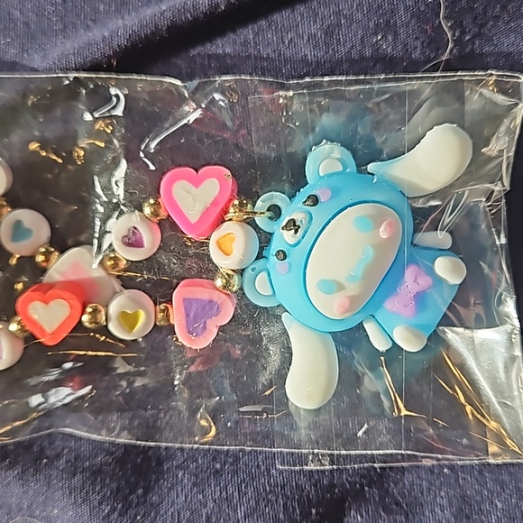 Sanrio Cinnamroll bundle make-up case,pop-socket, and bracelet - Picture 5 of 7